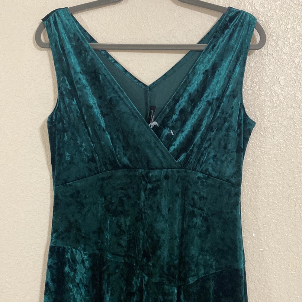 Green Velvet asymmetrical dress new with no tag size 10 for women